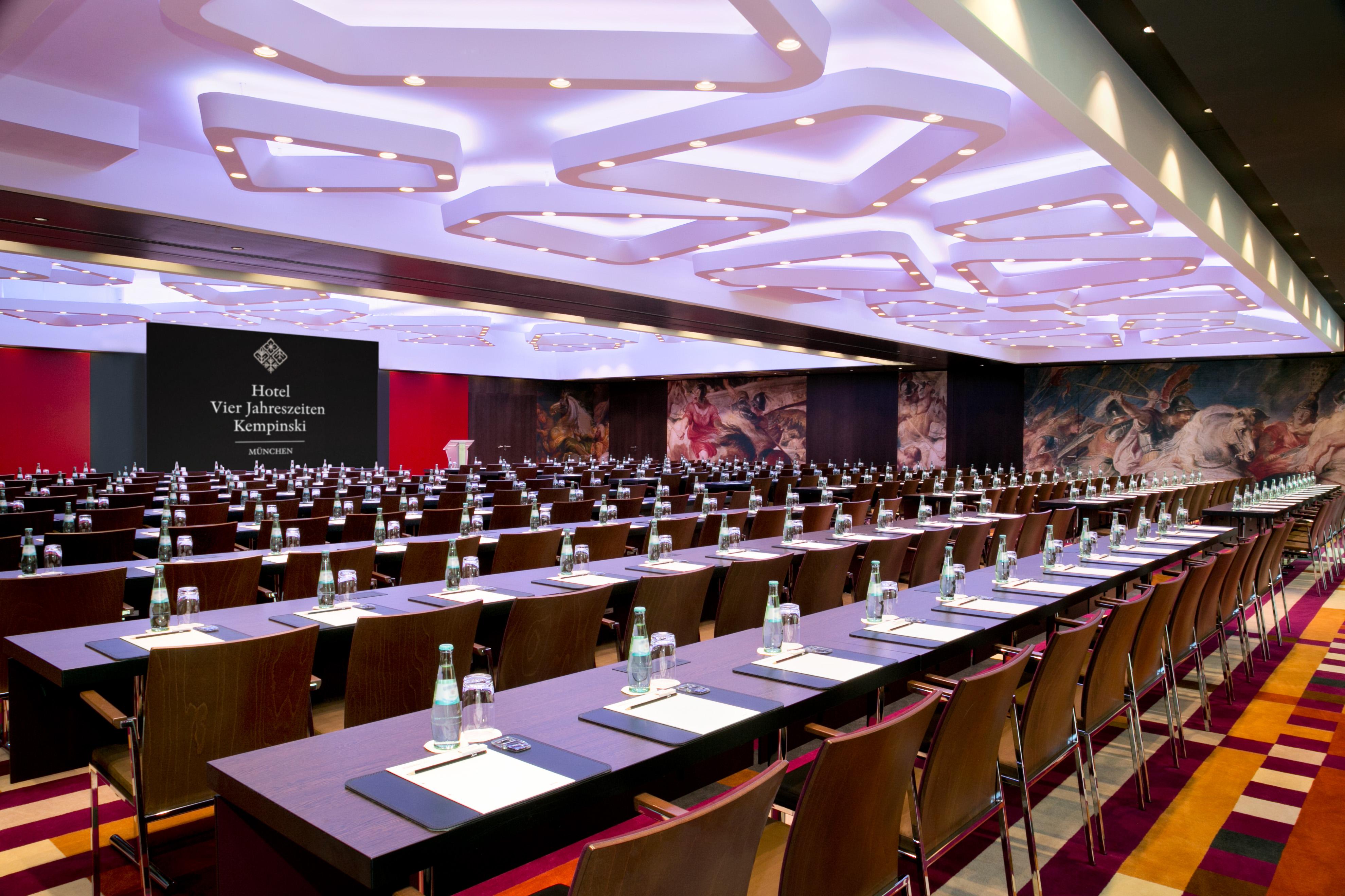 비에 야레스자이텐 켐핀스키 뮌헨 외부 사진 The International Conference Centre