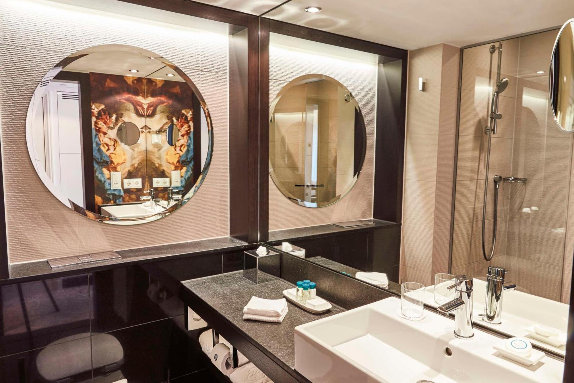 비에 야레스자이텐 켐핀스키 뮌헨 외부 사진 Bathroom
