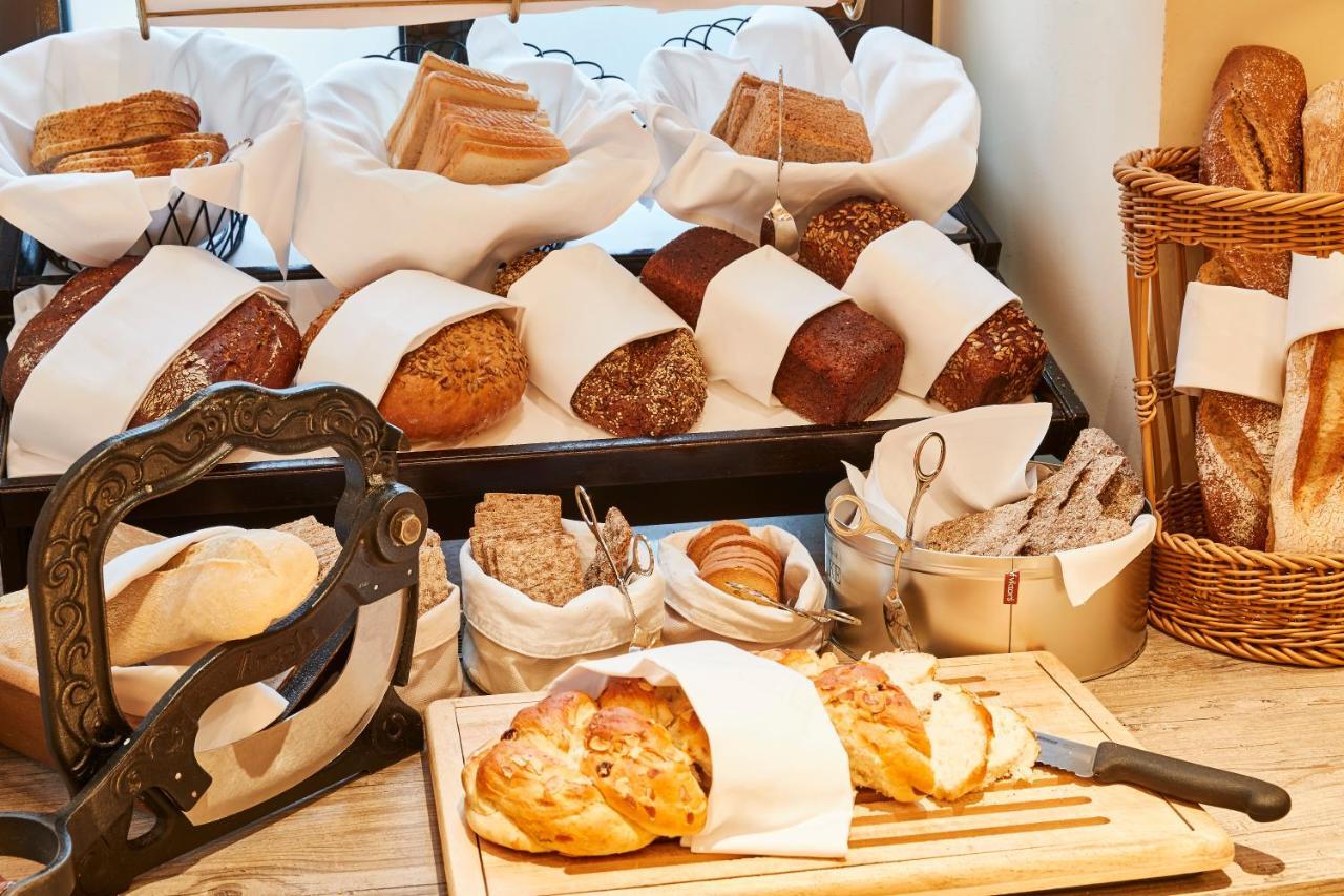 비에 야레스자이텐 켐핀스키 뮌헨 외부 사진 Bread at a bakery