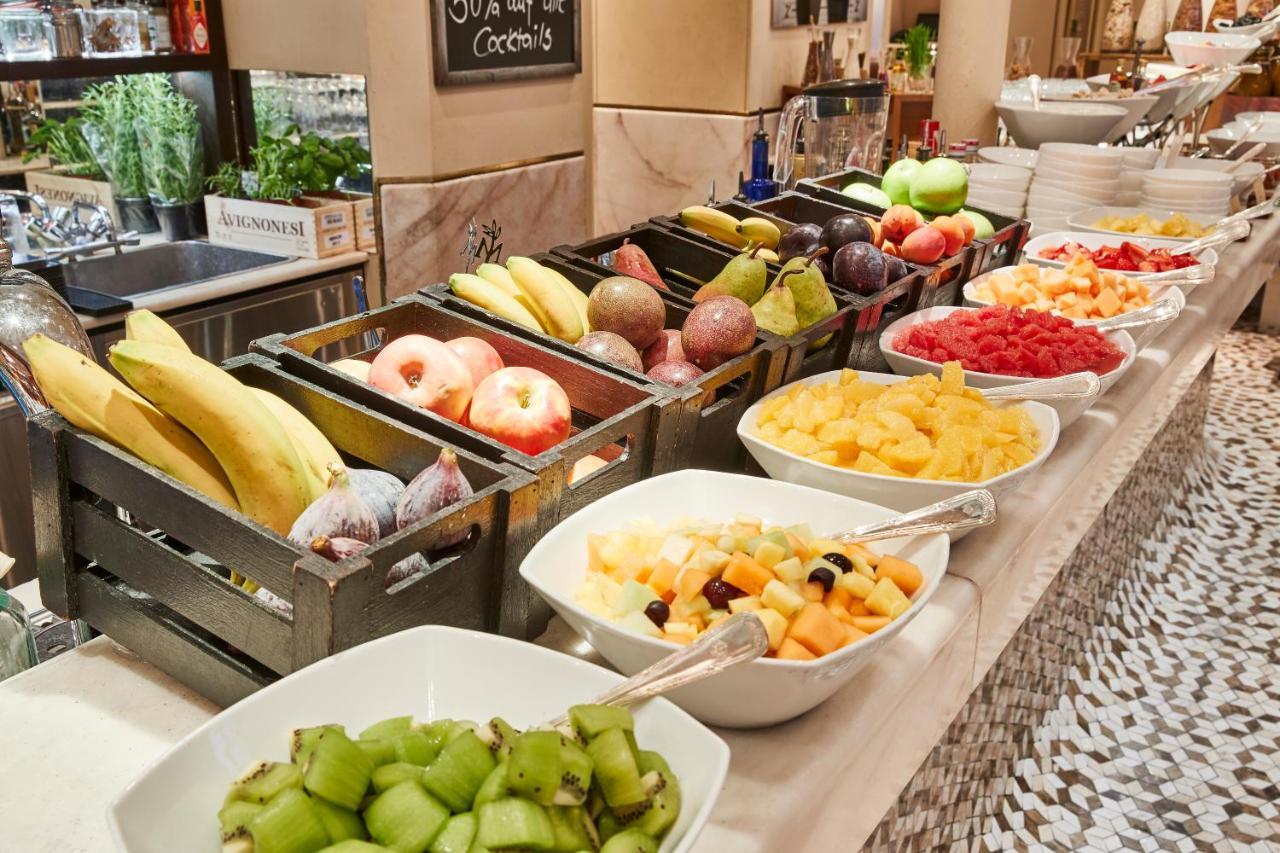 비에 야레스자이텐 켐핀스키 뮌헨 외부 사진 Fruit buffet